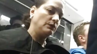 رجل مثار سکسی مترجم عربی مع كلب قضيب عملاق يضاجع فتاة سمراء صغيرة